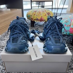 Balenciaga Track!!